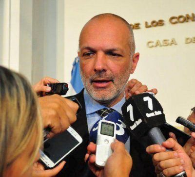 El embajador brit�nico llega a Chubut por los actos de los 150 a�os de inmigraci�n galesa