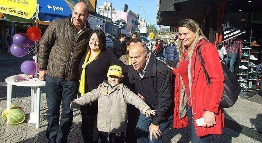 Grindetti recorri� el centro de Lan�s junto a Martiniano Molina