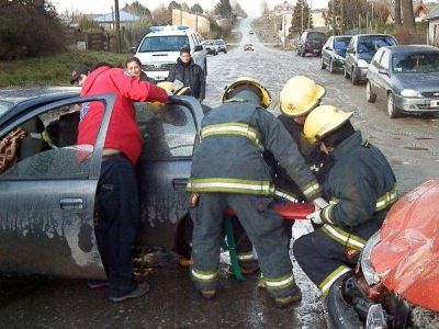 Dos veh�culos involucrados en aparatoso accidente