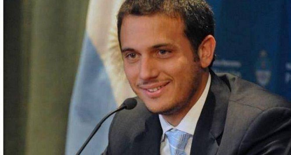 CON PROPUESTAS Y OBRAS, JULI�N �LVAREZ LANZA SU CANDIDATURA A INTENDENTE DE LAN�S