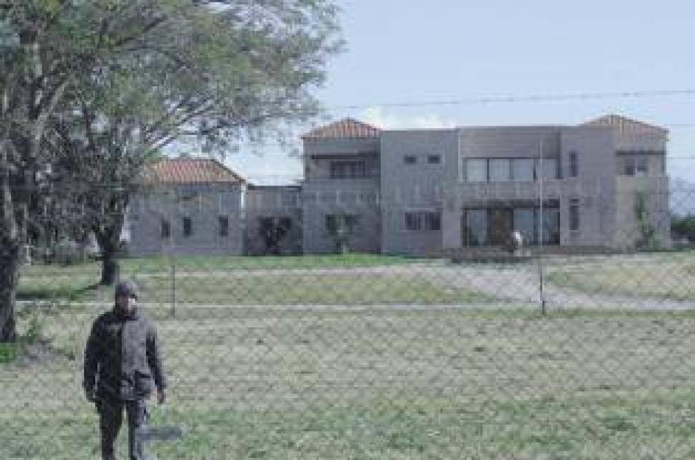 Su casa es sinnimo de ostentacin, dijo el hermano de la legisladora