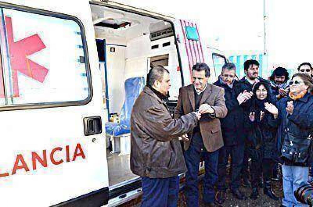 Entregaron una nueva ambulancia para Bat�n