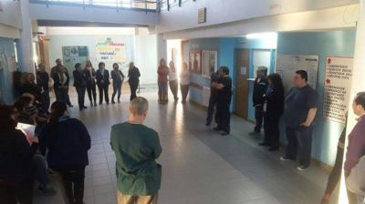 Aguinaldo: Trabajadores del hospital de Ushuaia entraron en huelga, mientras en Río Grande aguardan el cronograma
