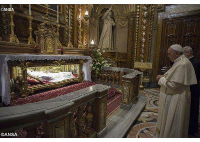 Como Don Bosco, �con� y �para� los j�venes, alienta el Papa