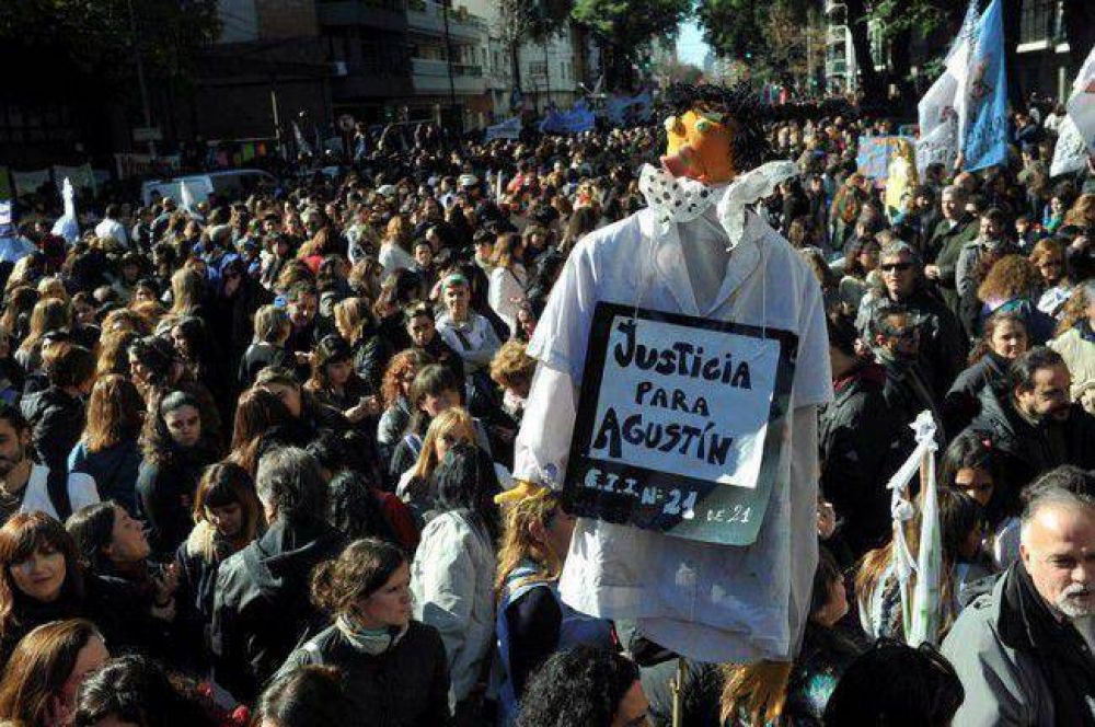 Una multitud pidi justicia para Agustn y sus maestras