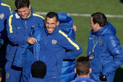 Todo el mundo Boca gira alrededor de Tevez: entre el consenso con el Vasco y el debate por la capitan�a