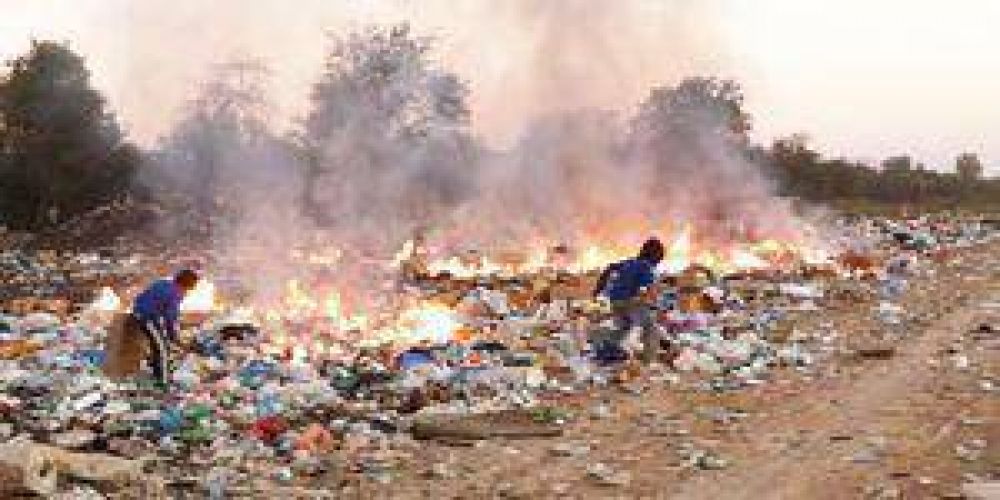 Vecinos aseguran que basural del acceso se est� expandiendo