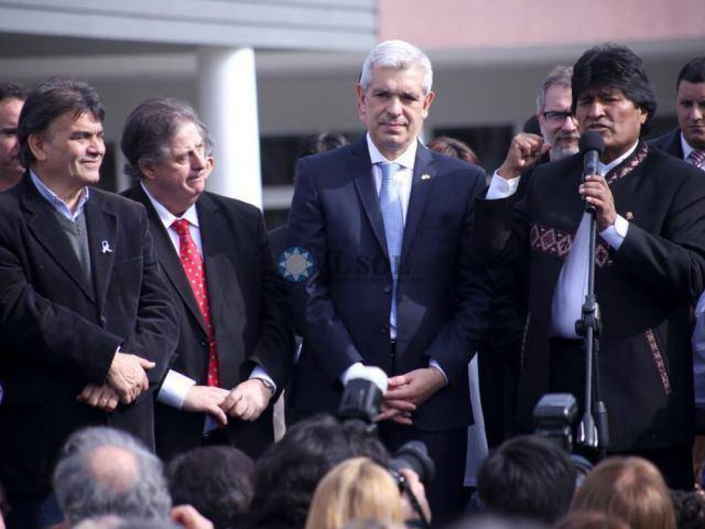 Evo Morales en el Hospital en Red El Cruce