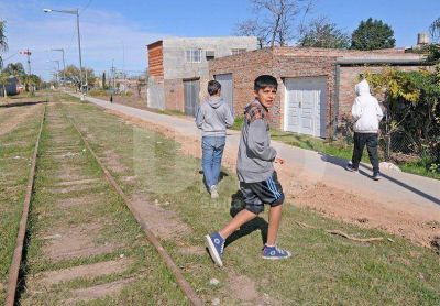 En alerta por posibles desalojos de terrenos lindantes a las v�as