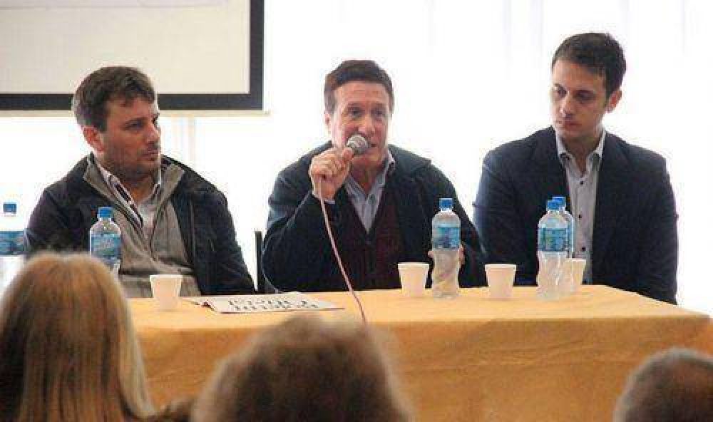 Lan�s adhiri� a nueva Ley que rige la relaci�n con los empleados comunales