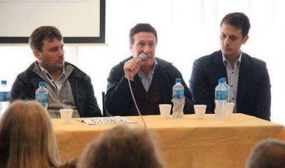 Lan�s adhiri� a nueva Ley que rige la relaci�n con los empleados comunales