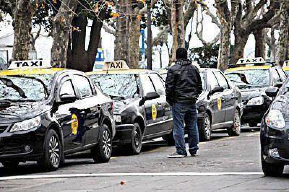 Taxistas cuestionan al Concejo por aplazar la definici�n sobre el GPS