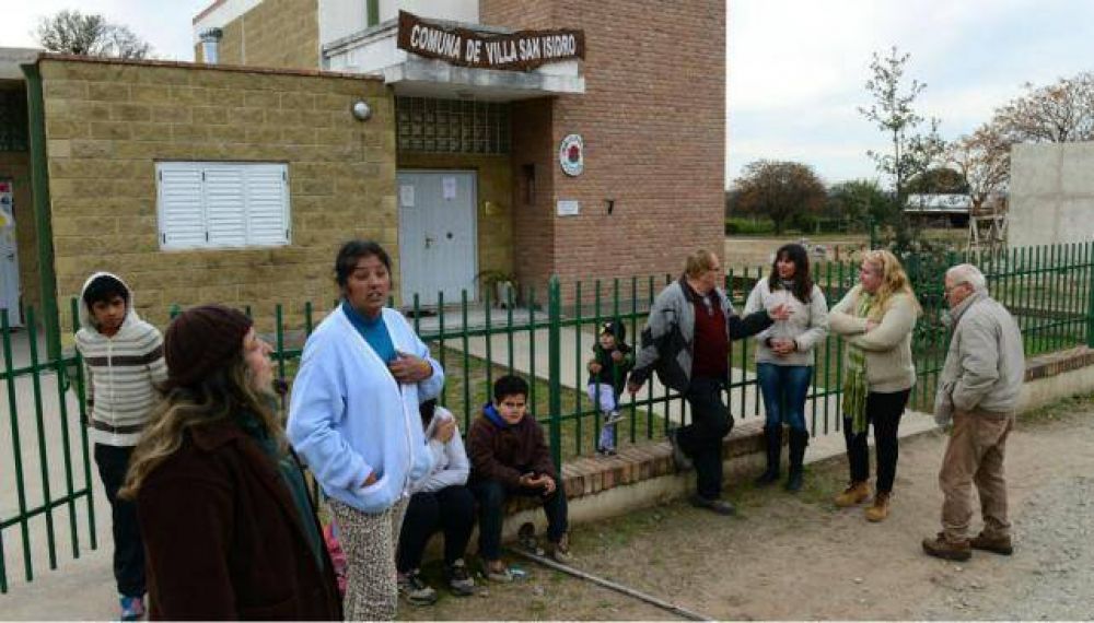 Cerr� la comuna, se fue de viaje y publica fotos