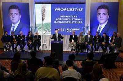 Para diferenciarse, Massa se enfoca en las propuestas
