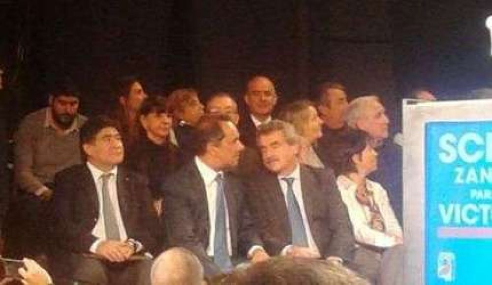 Echeverr�a particip� de un acto de la f�rmula Scioli-Zannini
