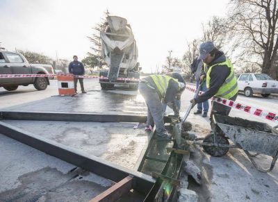 Contin�a la construcci�n de rotondas en Mitre y Costanera