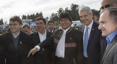 La f�rmula Dom�nguez-Espinoza recorri� junto a Evo Morales un hospital en Florencio Varela