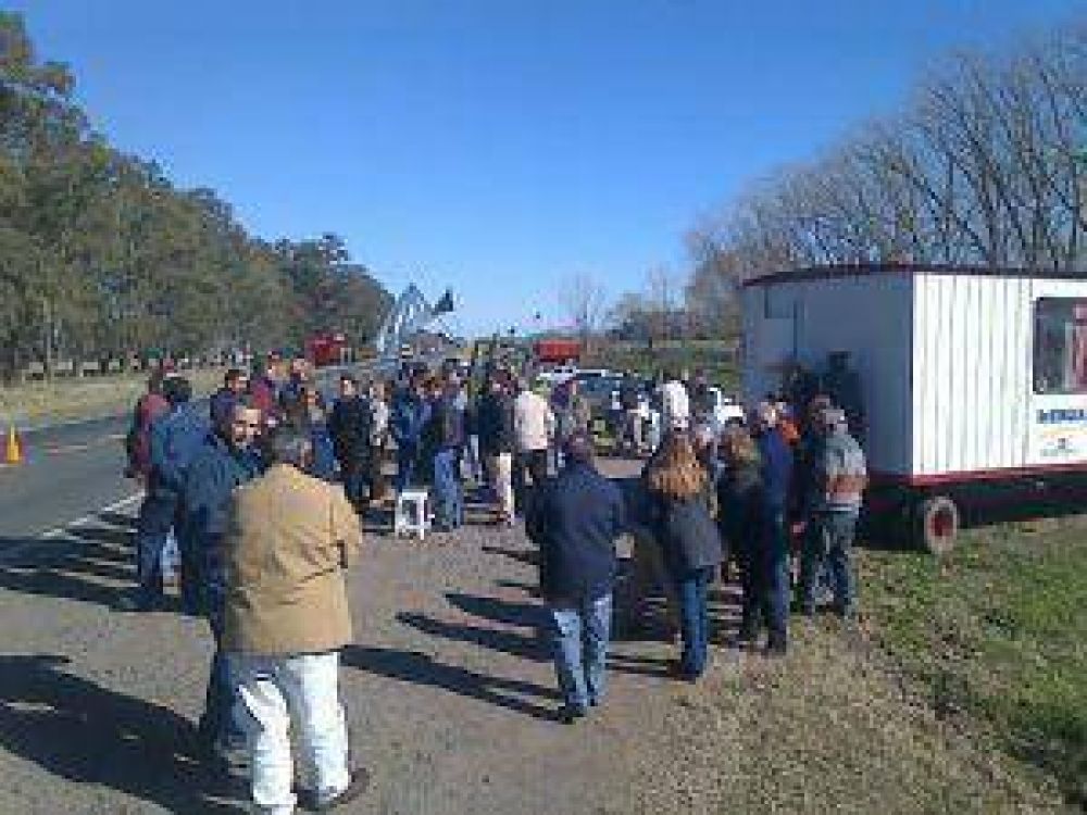 Federaci�n Agraria Chivilcoy y la Rural se manifiestan en la Ruta N� 5