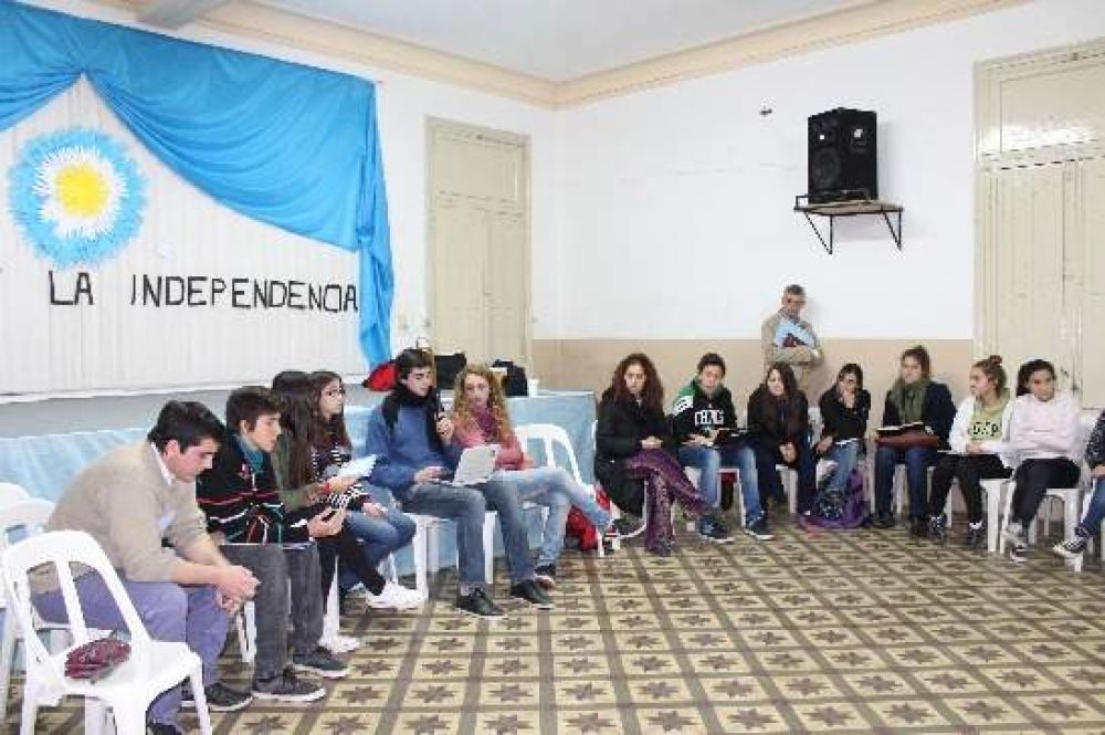 Estudiantes analizan el destino del Fondo Educativo