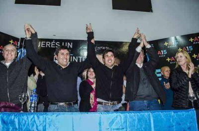 EL FRENTE RENOVADOR LOCAL PRESENT� SU LISTA PARA LAS PASO