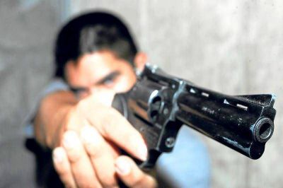 Los encerraron en el ba�o y les robaron los ahorros para el cumplea�os de 15 de la hija