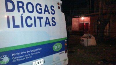 Una pareja dealer fue detenida en una vivienda donde funcionaba un prost�bulo