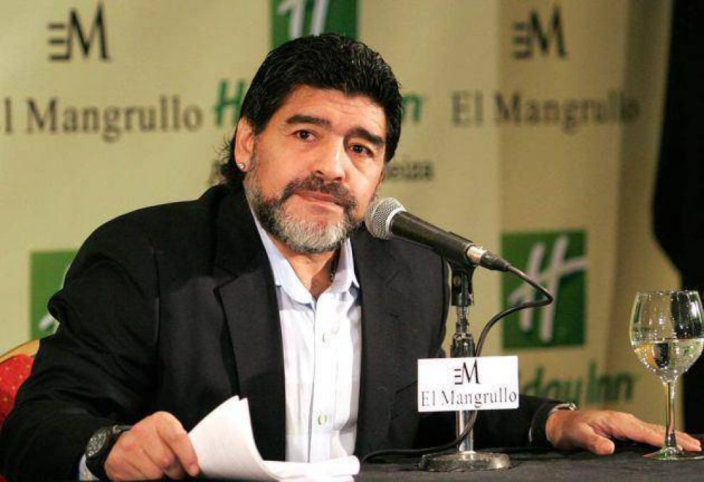 Diego Maradona quiere denunciar a Claudia Villafa�e a la AFIP