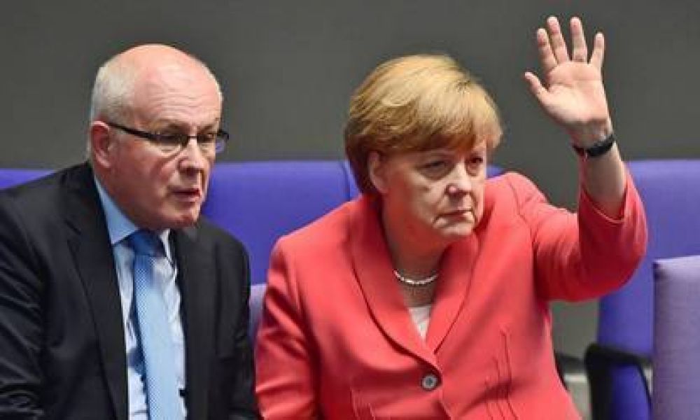 Merkel consigue la luz verde del Parlamento alem�n para negociar nuevo rescate a Grecia