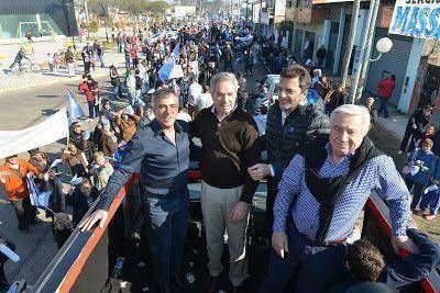 MASSA RECORRI� EL DISTRITO CON CARIGLINO Y SOLA
