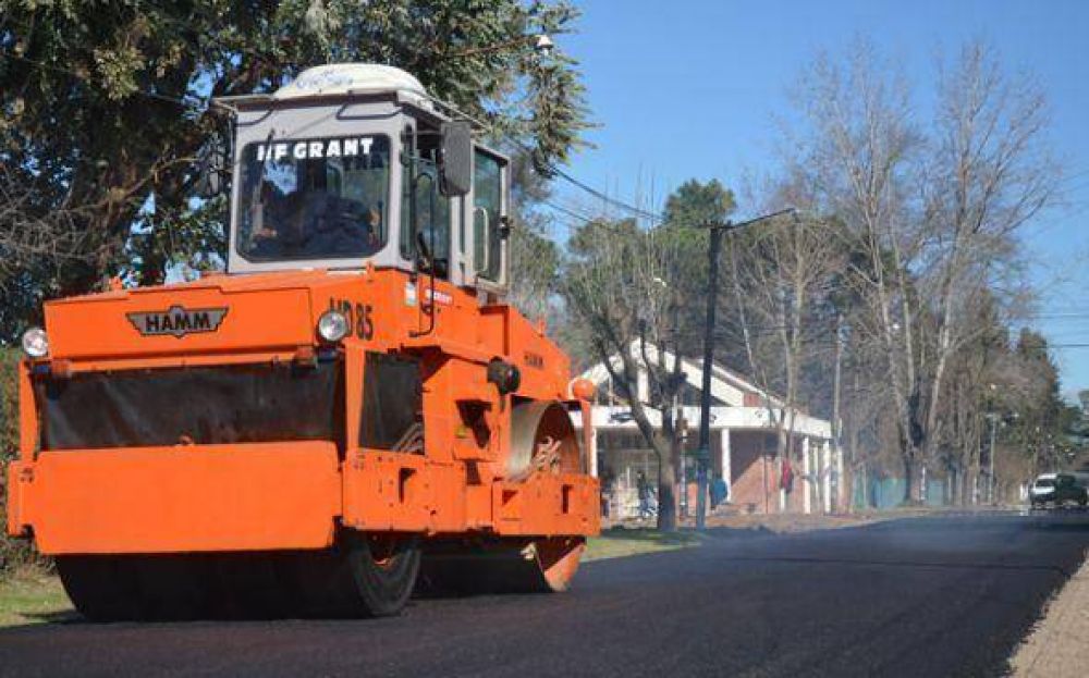 El Municipio contin�a las obras de asfalto en Derqui