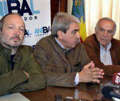 Anibal Fern�ndez en San Nicol�s: Visita y firma de convenio  