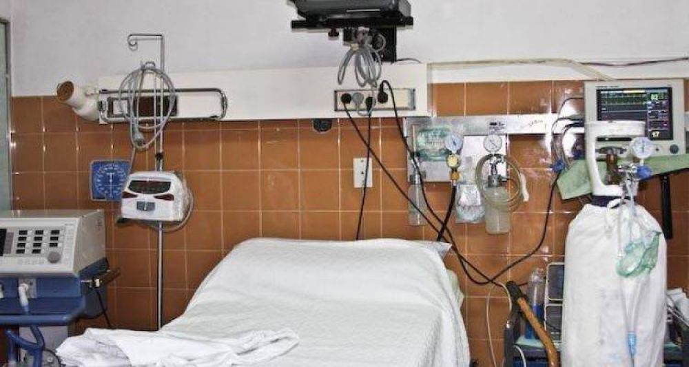 Hospital: M�dicos de terapia reclaman sus salarios