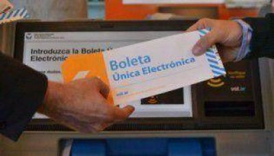 Dos millones y medio de porte�os elegir�n al sucesor de Macri