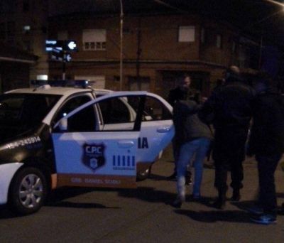 Tres j�venes robaron un auto pero fueron perseguidos y aprehendidos