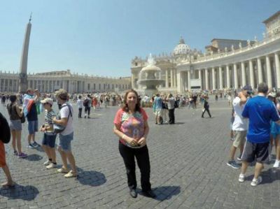 La intendenta M�nica Fein asisti� al Angelus del Papa en la plaza de San Pedro