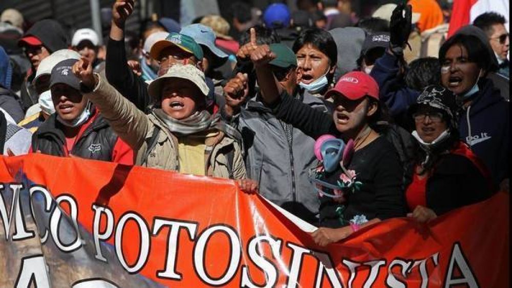 Crece la huelga en Potos�, pero los argentinos varados ya dejaron Bolivia