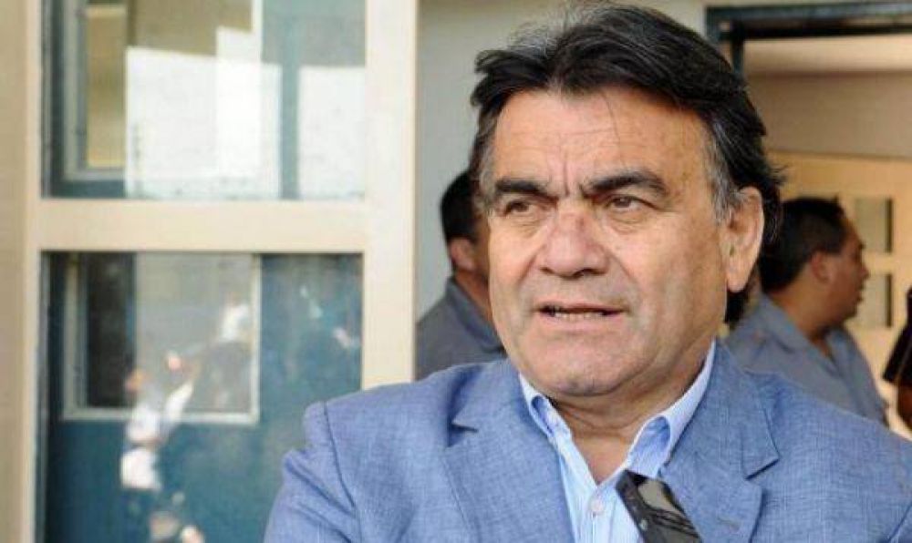 Denuncian que el intendente de Quilmes compr� 14 millones de litros de nafta para un mes