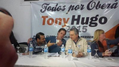 Lindstrom lanz� su candidatura en Ober�, con Passalacqua y Leverberg