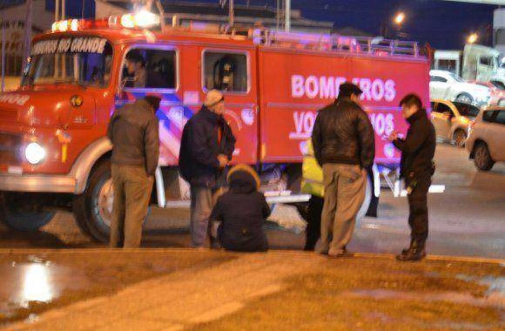 Una camioneta le pis� las piernas a una mujer que intentaba cruzar la calle