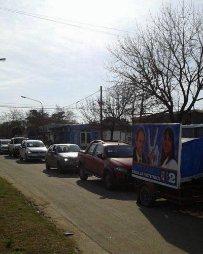 Otamendi FpV: La caravana de Alejandra Carli, llegó a la ciudad