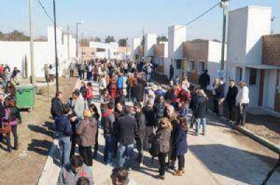 Se inaugur� el barrio Ceferino Namuncur� con un total de 72 viviendas