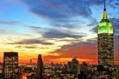 El Empire State iluminado con luces verdes con motivo de la culminaci�n de Ramad�n