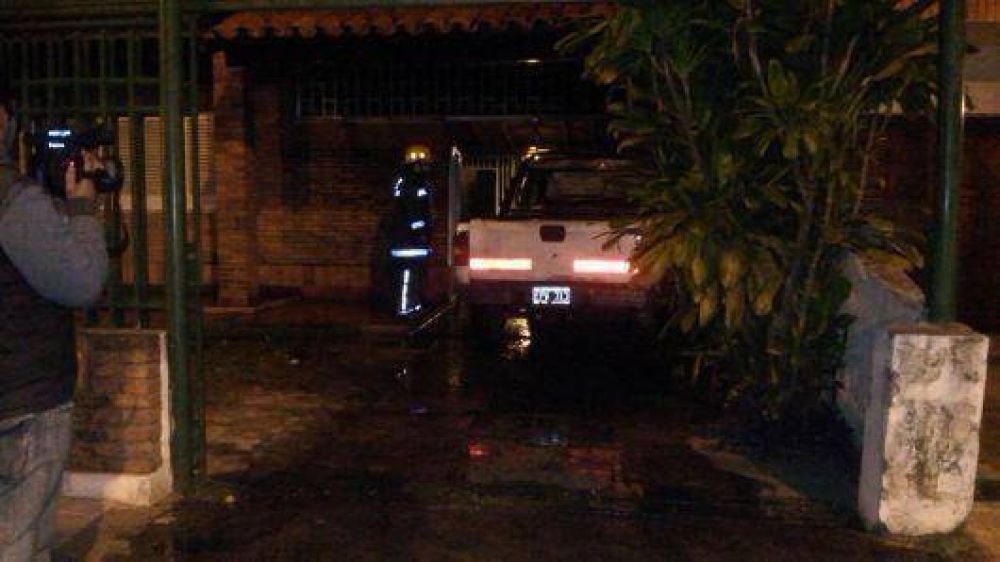 Ins�lito: Camioneta se incendi� cuando lleg� a su domicilio