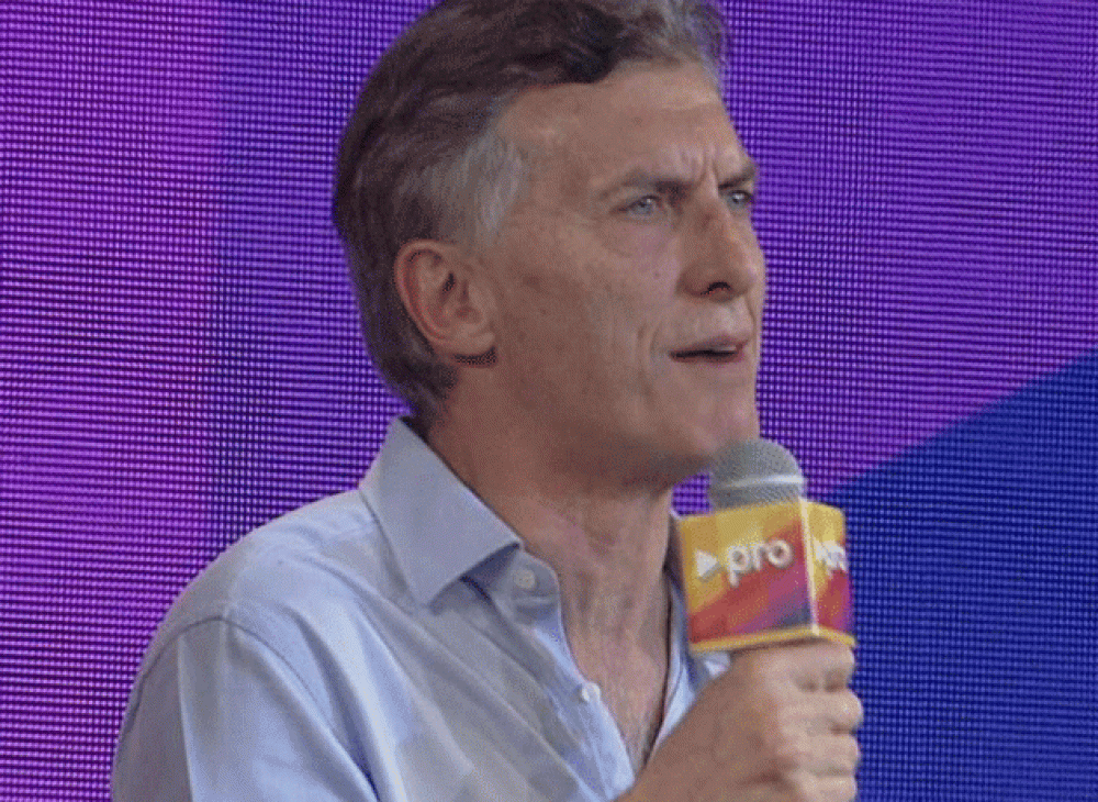 Desde el Gobierno, la nueva estrategia es criticar a Macri por 