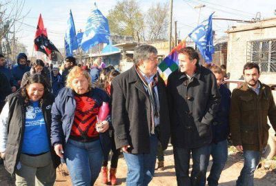 Katopodis y �Chino� Navarro recorrieron el barrio 9 de Julio