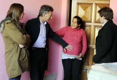Alertado por el resultado del ballotage porte�o, Macri hace campa�a en el conurbano