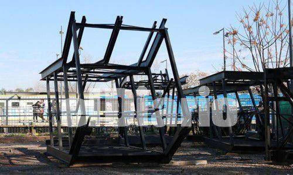 Construyen puente peatonal en la estaci�n Pilar