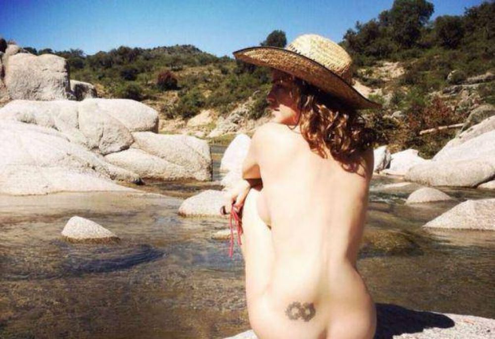 La foto hot de Dolores Fonzi para el Da del amigo