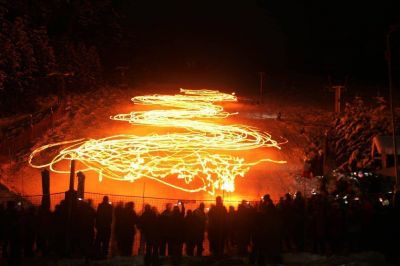 Hoy se realiza la bajada de antorchas en el Cerro Bayo