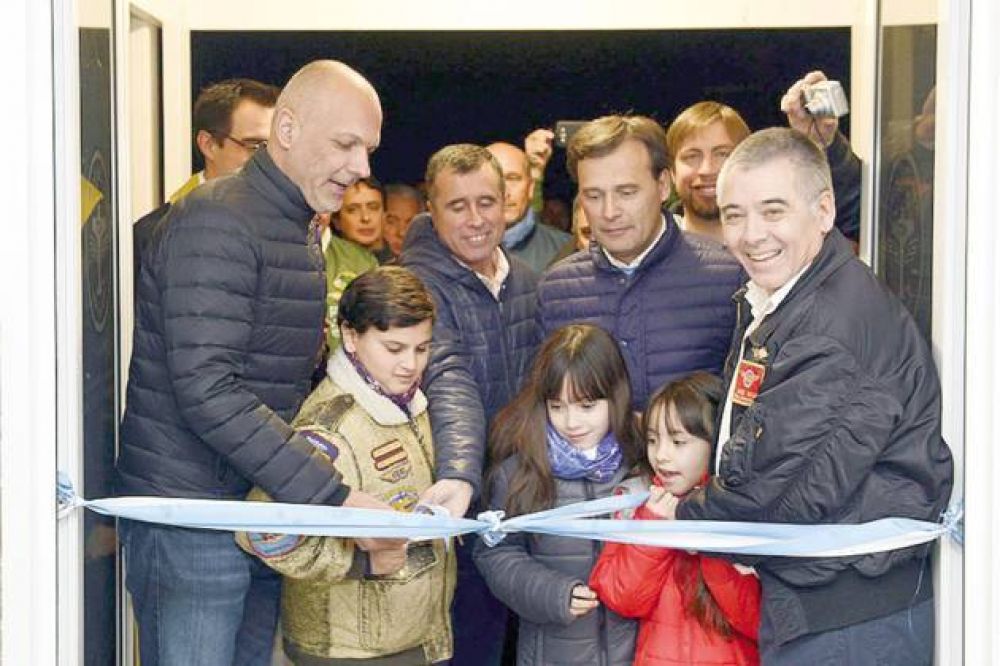 El Gobierno inaugur� obras de infraestructura en el Club Hurac�n y en el Aeroclub de Trelew
